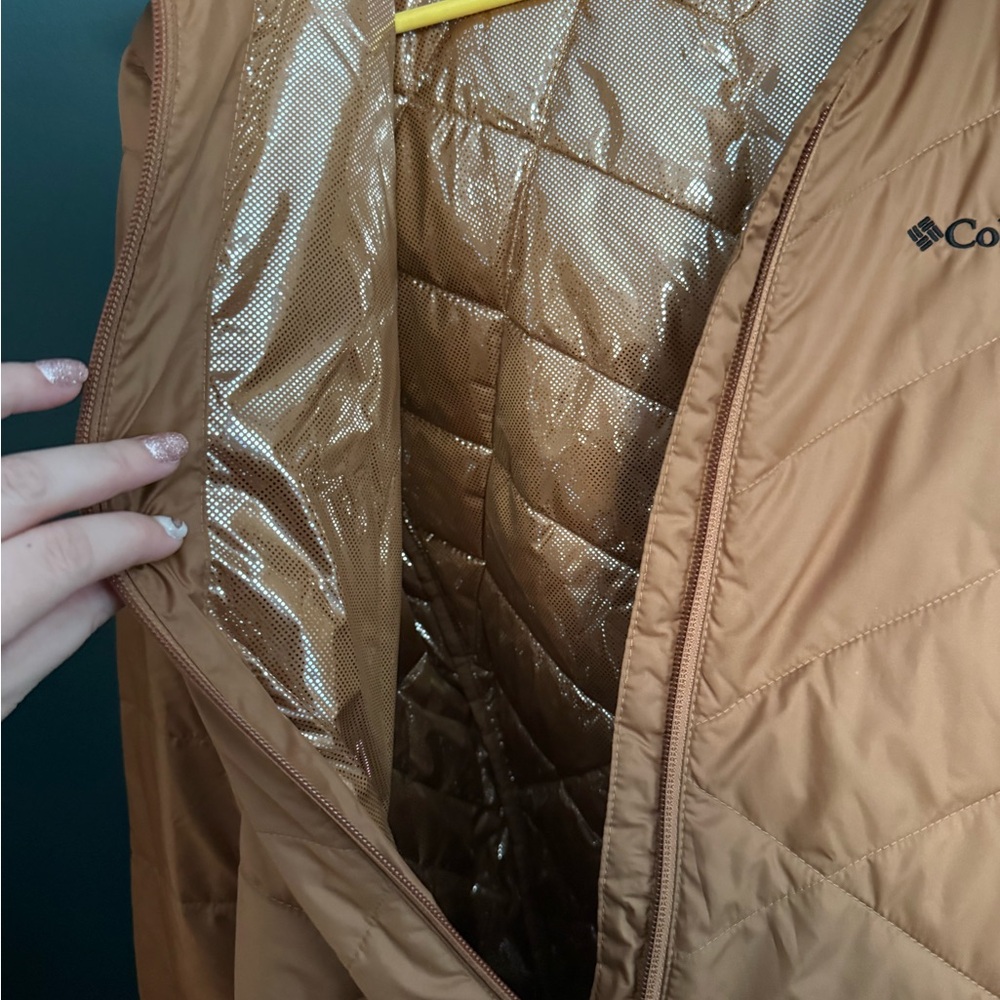 Columbia Tan Quilted Puffer Jacket - Picture 4 of 5